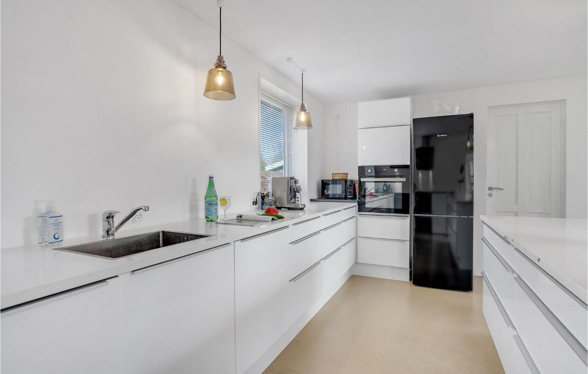 Gorgeous Home In Sunds With Kitchen Exterior foto