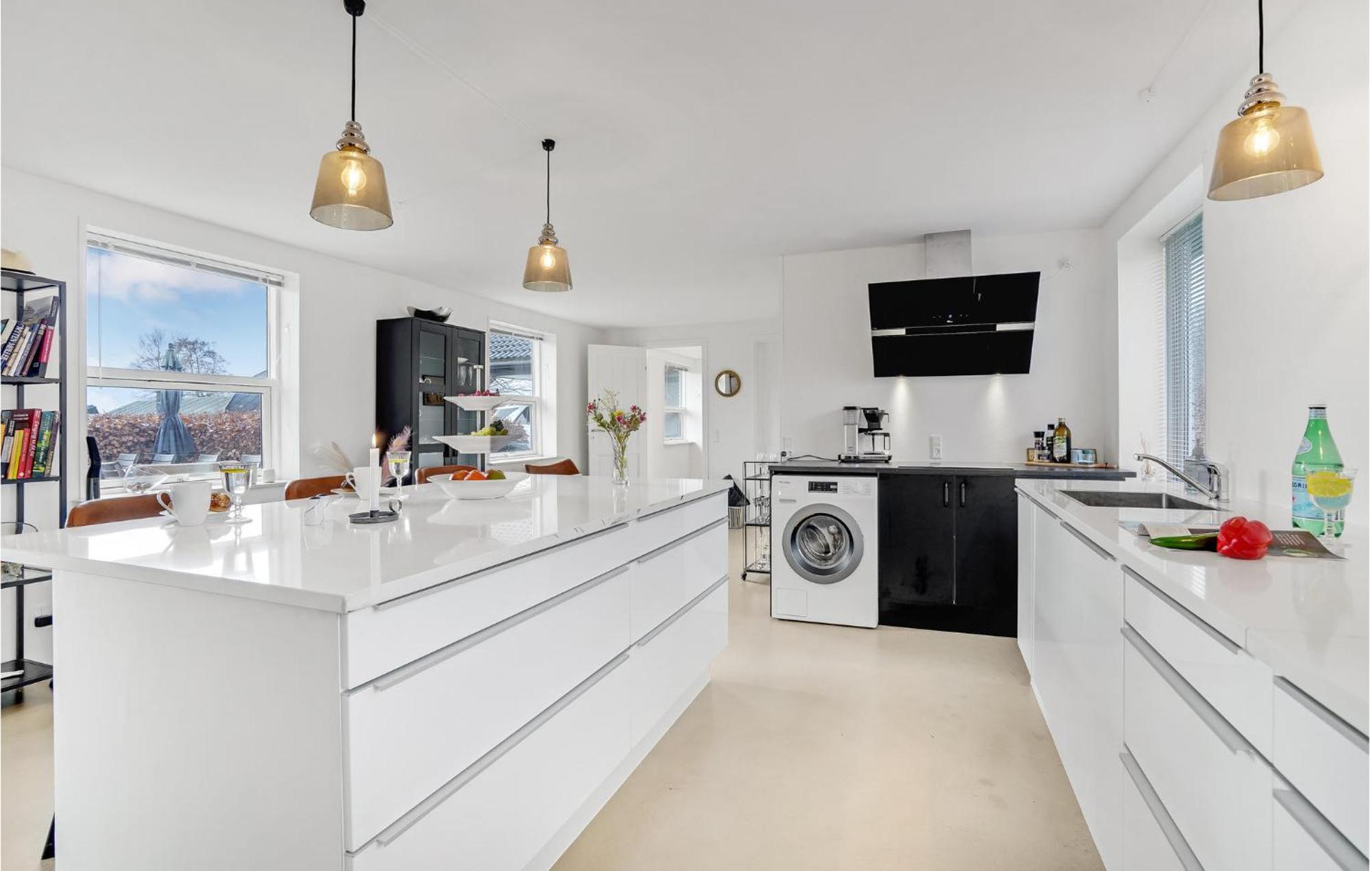 Gorgeous Home In Sunds With Kitchen Exterior foto
