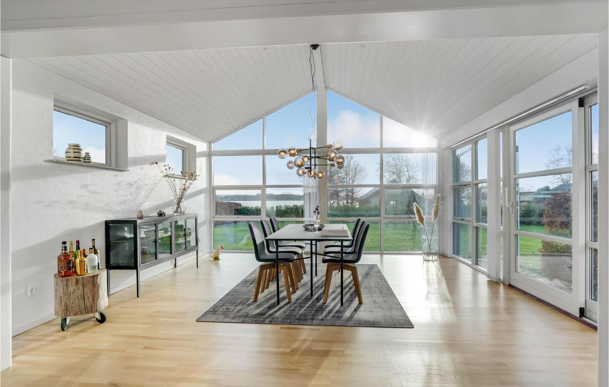 Gorgeous Home In Sunds With Kitchen Exterior foto